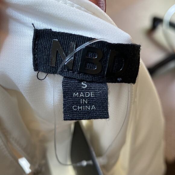 NBD Revolve Maika Jumpsuit Ivory Silver Tone Halter Neck Chain Size Small NWT - Picture 8 of 10